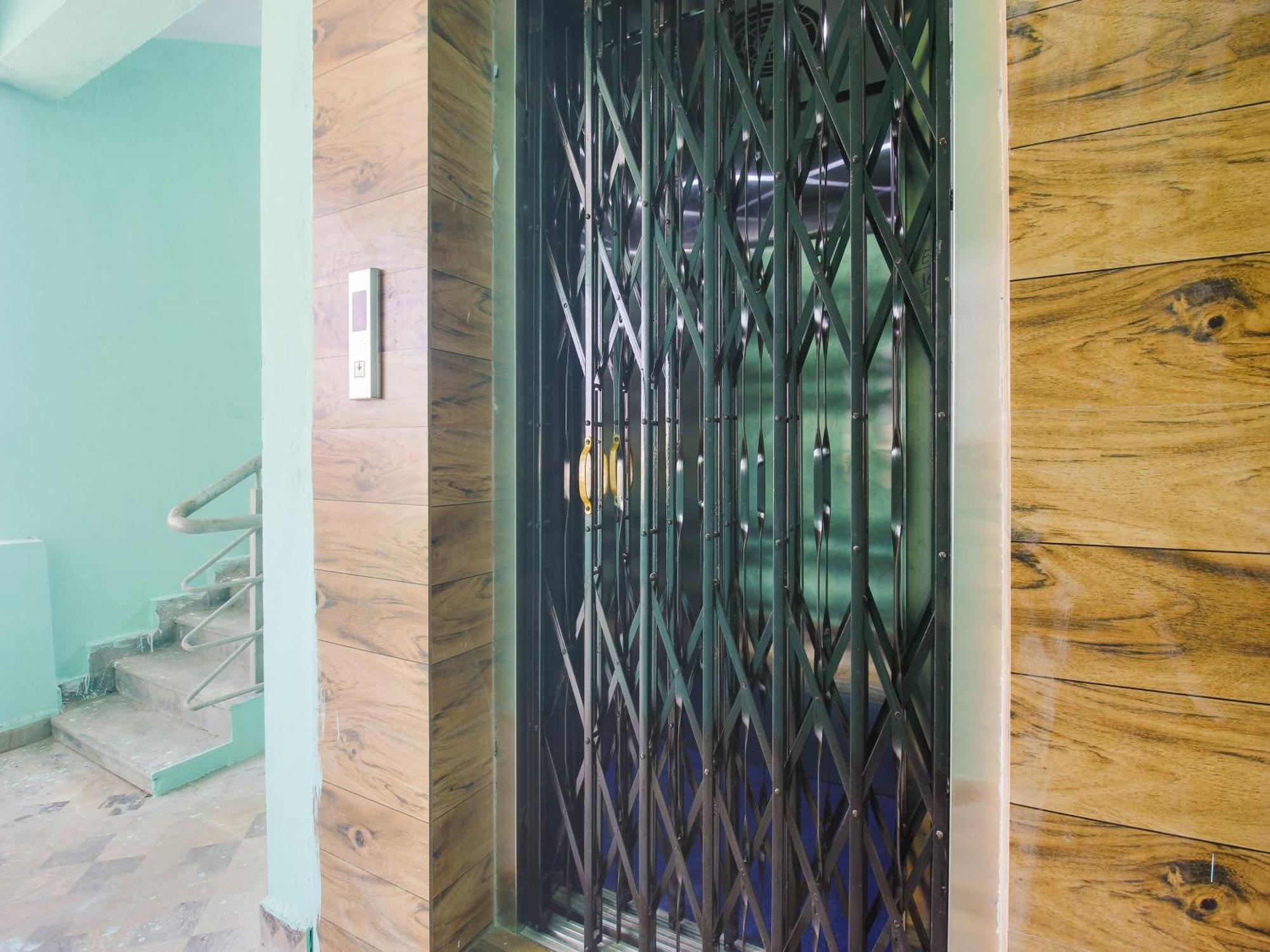 Hotel O R.J.International Pedda Ambarpet Ngoại thất bức ảnh