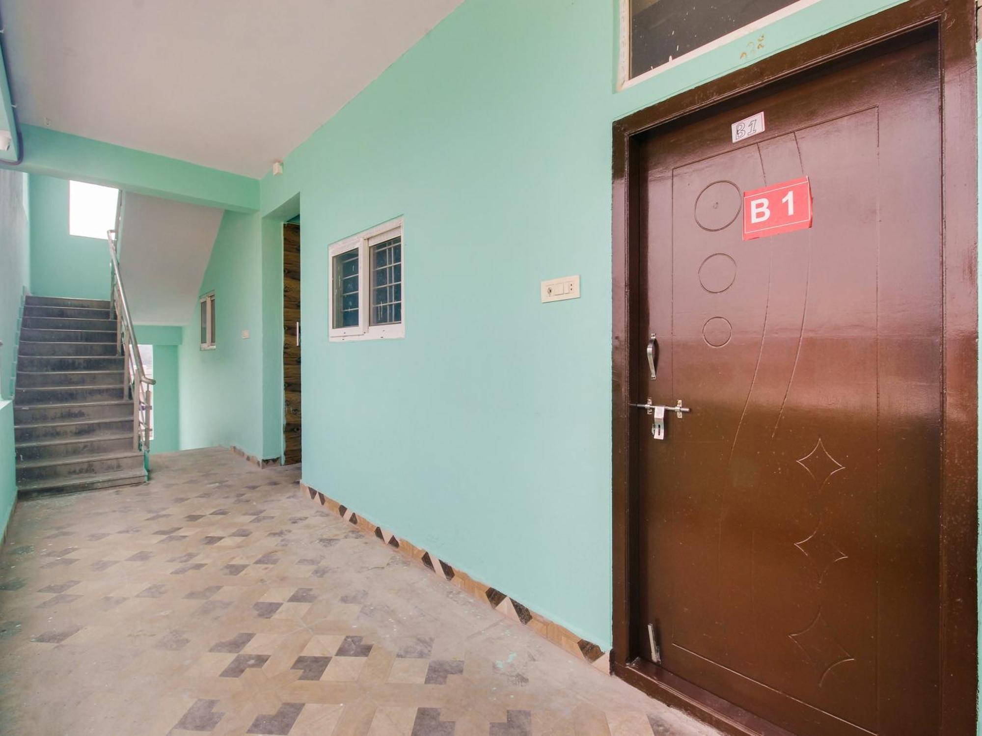 Hotel O R.J.International Pedda Ambarpet Ngoại thất bức ảnh