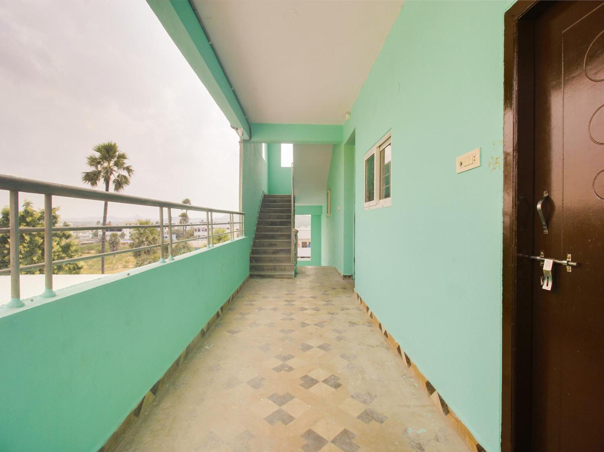 Hotel O R.J.International Pedda Ambarpet Ngoại thất bức ảnh