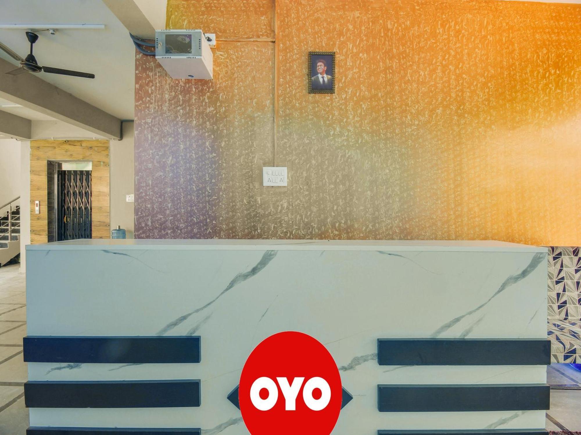 Hotel O R.J.International Pedda Ambarpet Ngoại thất bức ảnh